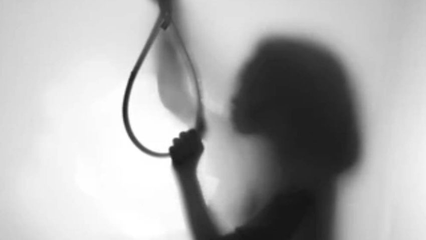 দেবীদ্বারে গলায় ফাঁস বিউটি পার্লার কর্মীর