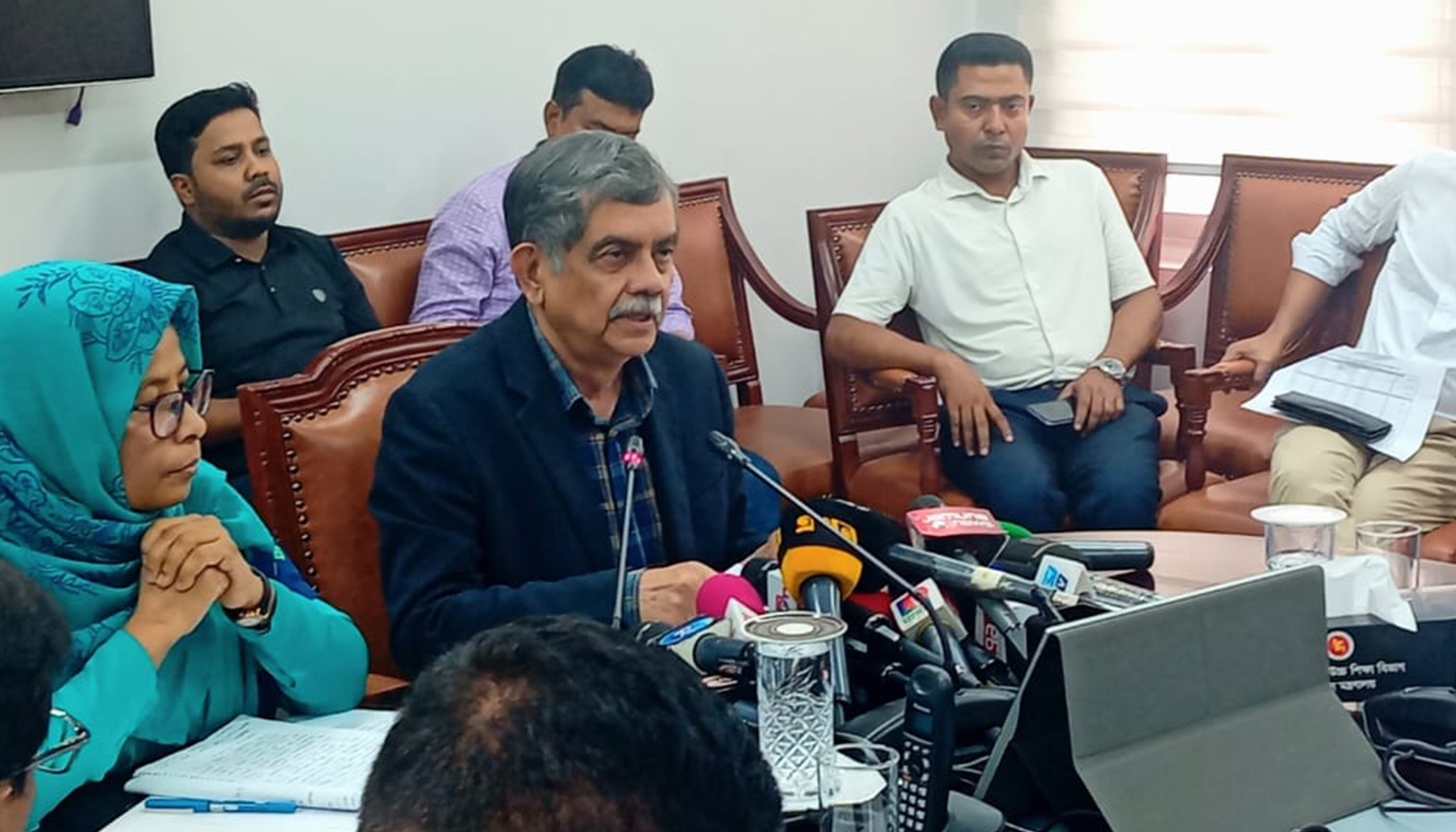 শিক্ষকদের ৫ শতাংশ বাড়ি ভাড়া  নিয়ে আলোচনা চলছে: শিক্ষা উপদেষ্টা