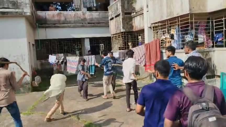সিনিয়র-জুনিয়র দ্বন্দ্বে দুই পক্ষের মারামারি, আহত ১০ জন
