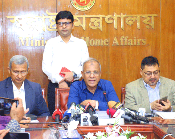 আইনশৃঙ্খলা পরিস্থিতি ভালো হচ্ছে: স্বরাষ্ট্র উপদেষ্টা