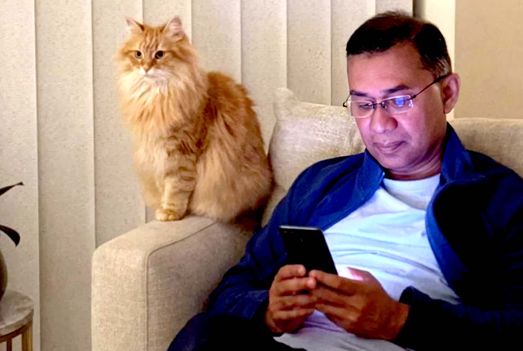 পোষা বিড়াল জেবুও এল তারেক রহমানের পরিবারের সঙ্গে বাংলাদেশে