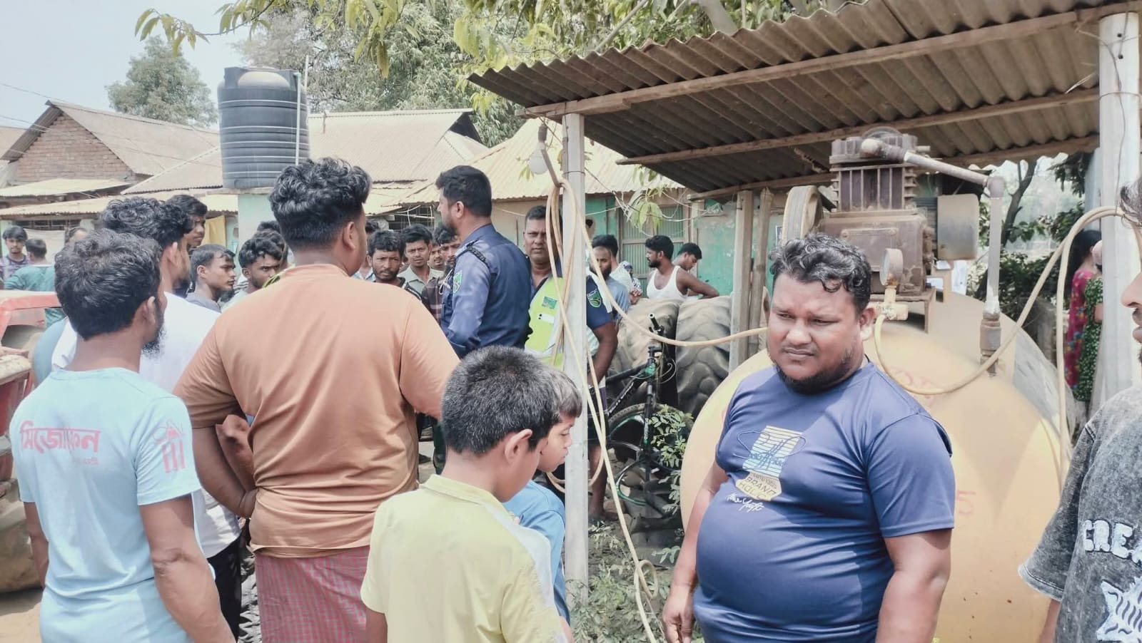 দেবীদ্বারে ট্রাক্টরের চাকা বিস্ফোরণে চালক নিহত