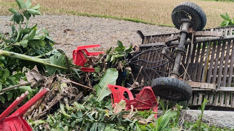 নসিমনের সঙ্গে সংঘর্ষে আধাঘণ্টা দাঁড়িয়ে ছিল ট্রেন