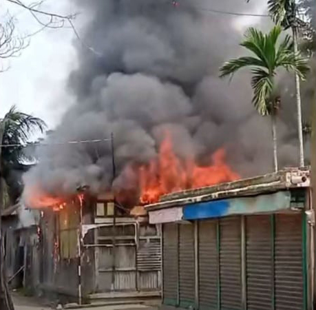 হোমনায় নবীজিকে (স.) নিয়ে কটূক্তির জেরে মাজার, বাড়িঘরে ভাঙচুর-অগ্নিসংযোগ