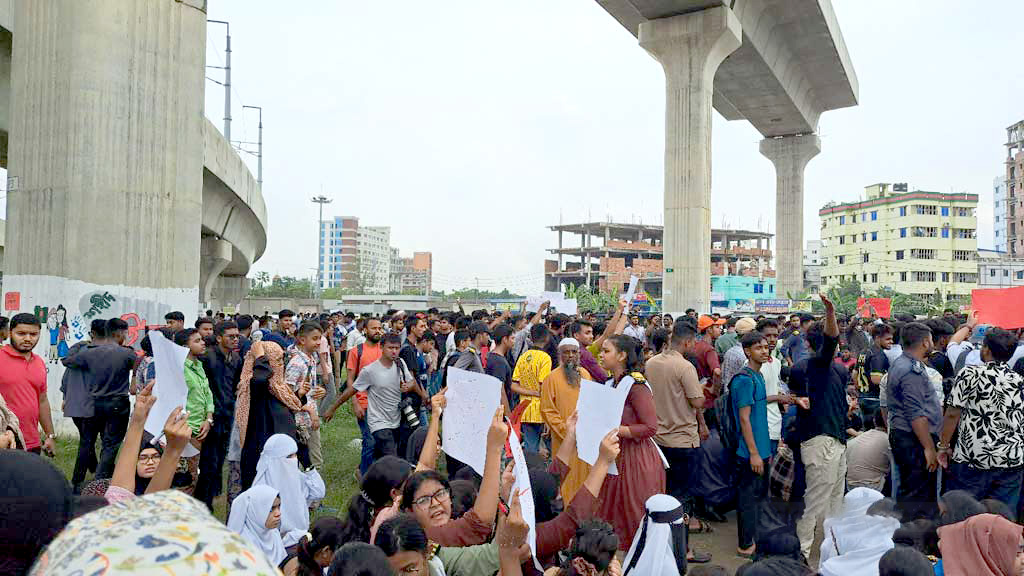 যে ৬ দাবিতে বিক্ষোভ করছেন মাইলস্টোন স্কুল অ্যান্ড কলেজের শিক্ষার্থীরা